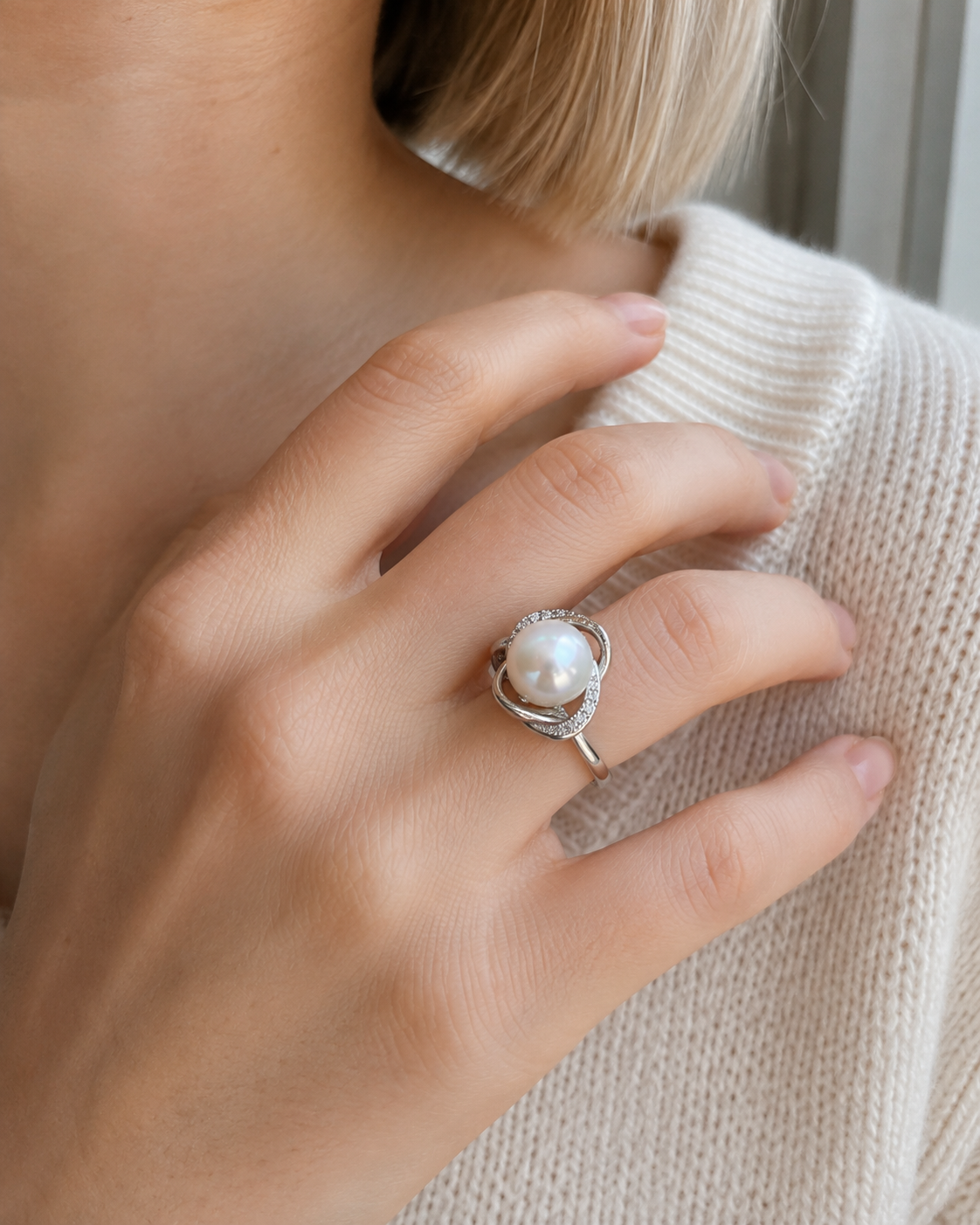 Perlenring Damen mit großer Naturperle & Schmucksteinen – silberfarben