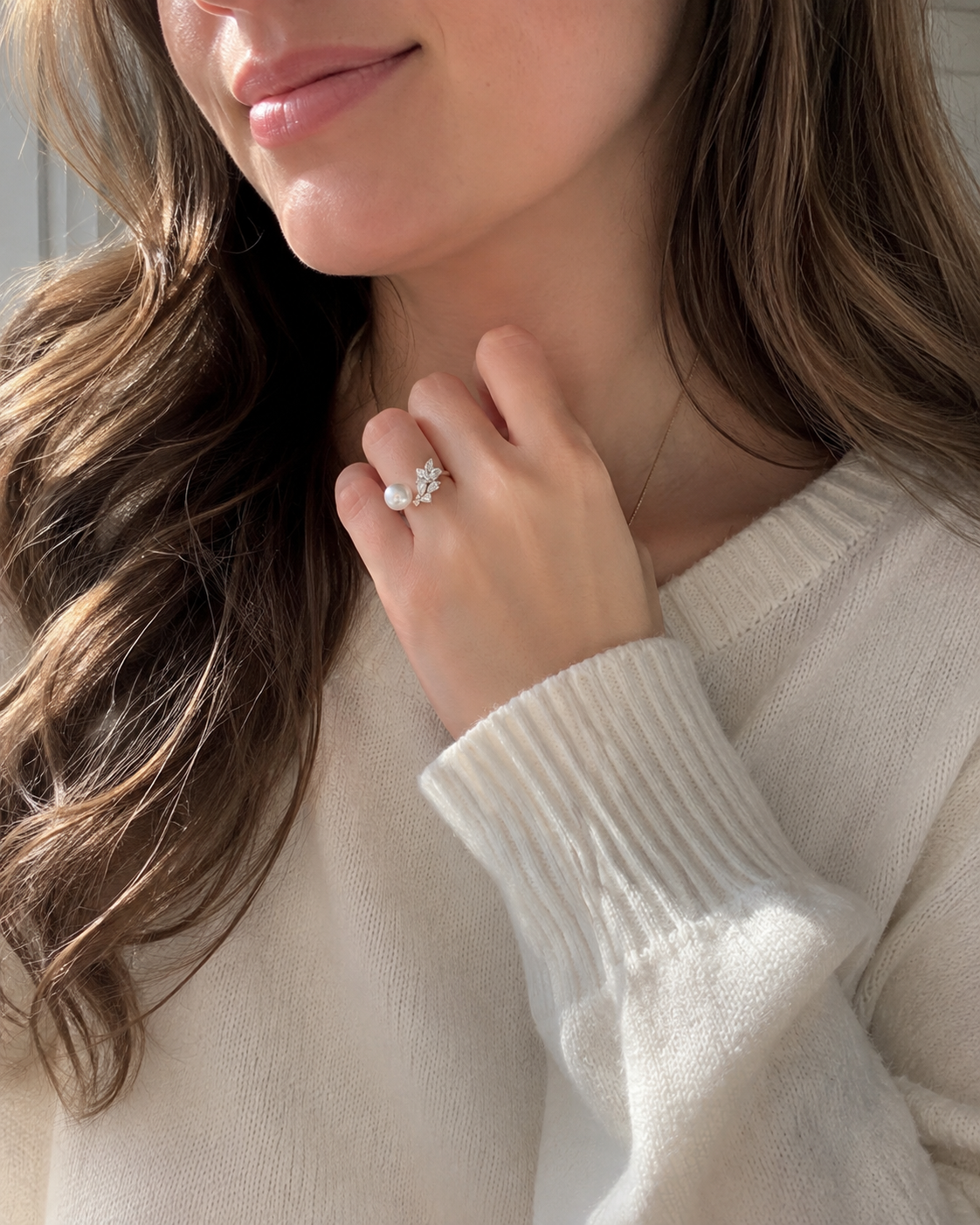 Women’s Natural Pearl Ring with Sparkling Leaf Design