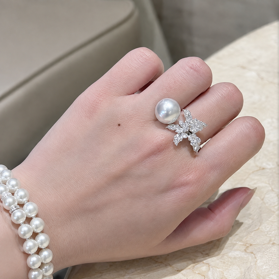 Éclat Bow 11–12mm Akoya Pearl Statement Ring