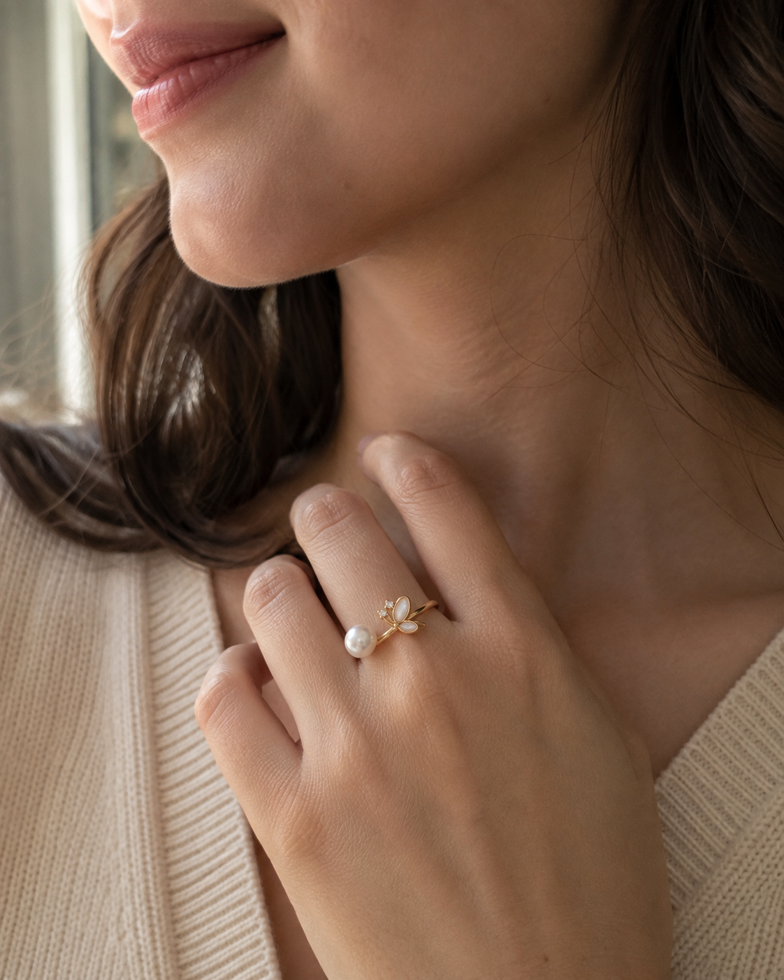 Schmetterlingsring Damen mit natürlicher Süßwasserperle – goldfarben