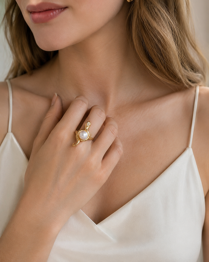 Schlangenring Damen mit Süßwasserperle & Zirkonia – goldfarben