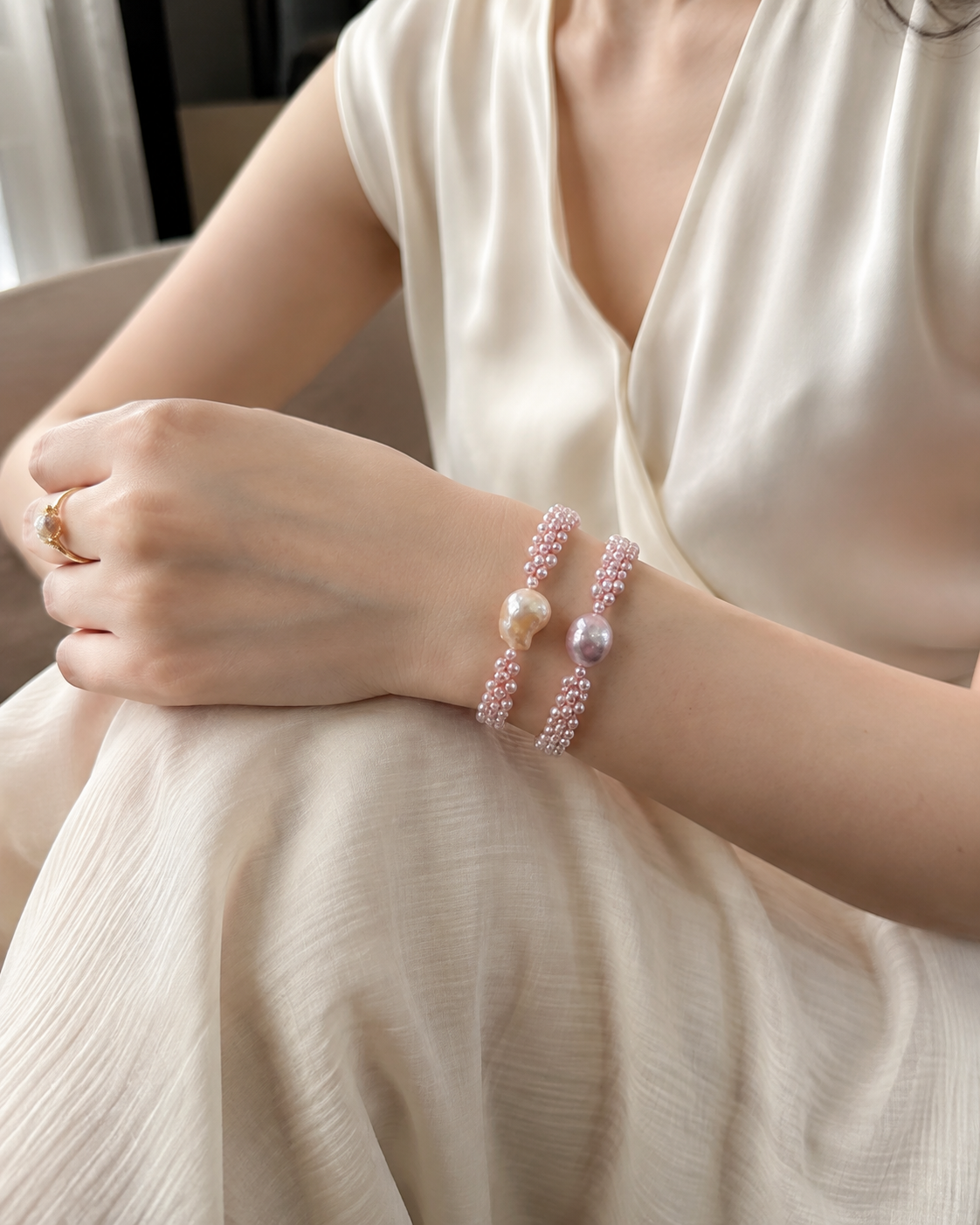 Rosé Pearl Bracelet with Central Baroque Pearl