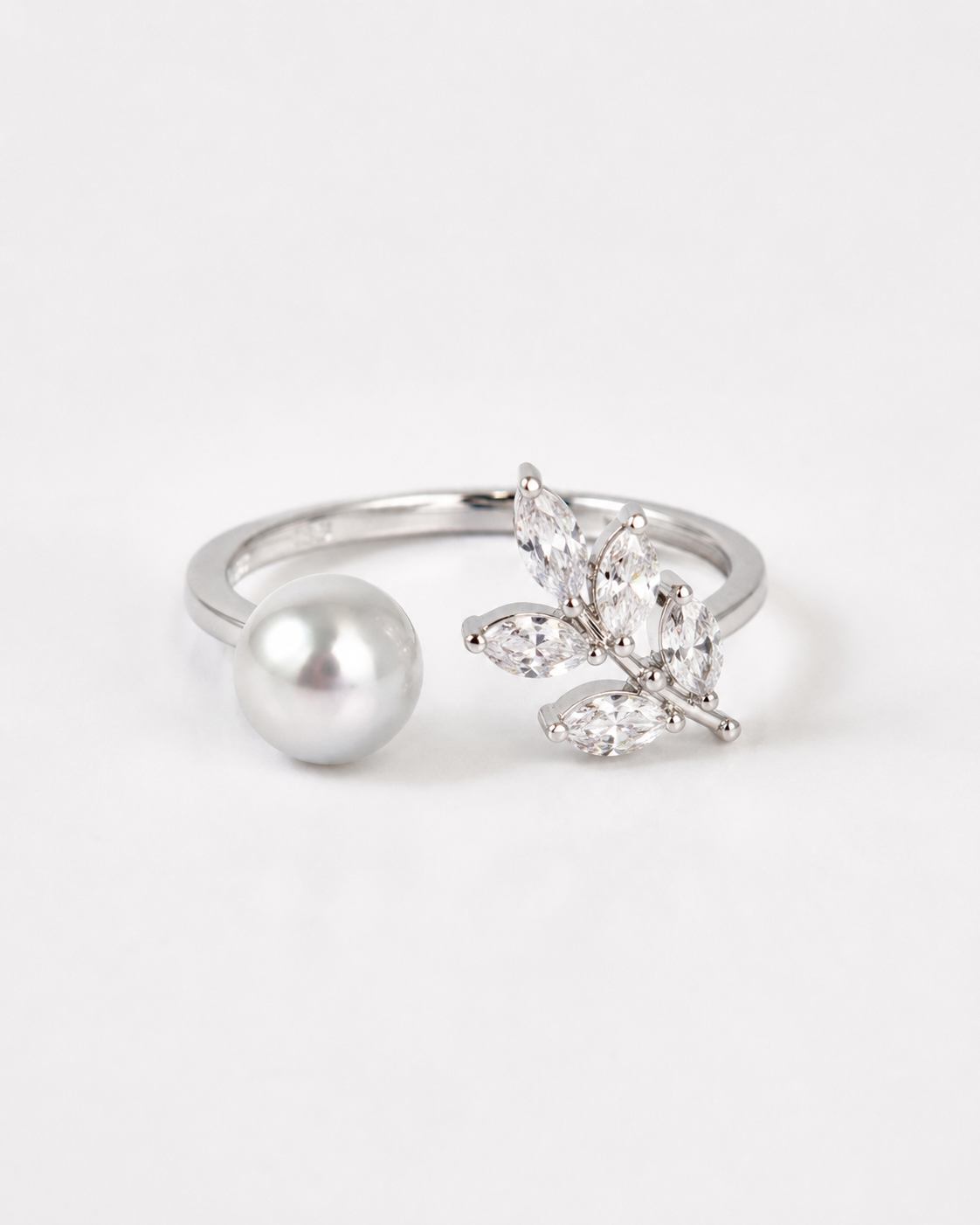 Women’s Natural Pearl Ring with Sparkling Leaf Design