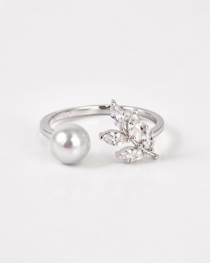Women’s Natural Pearl Ring with Sparkling Leaf Design