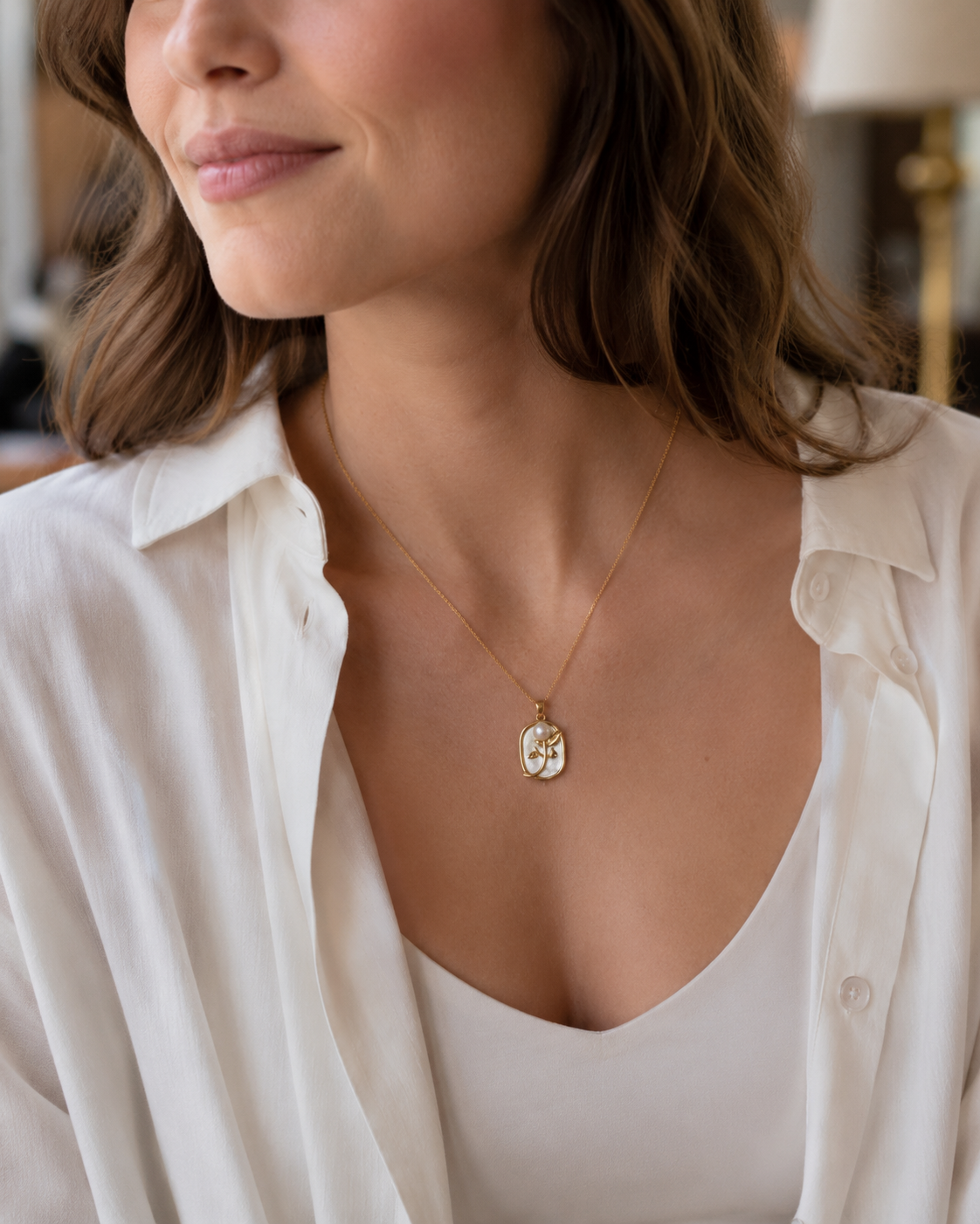 Perlenkette Damen mit Blumenanhänger & Süßwasserperle – goldfarben