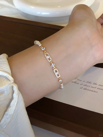 Close-up of link detail high-lustre freshwater pearl bracelet for bridal styling