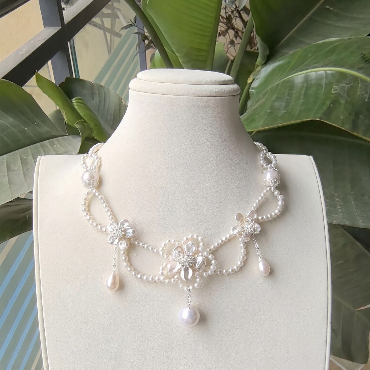 Blossom Lariat Pearl Necklace
