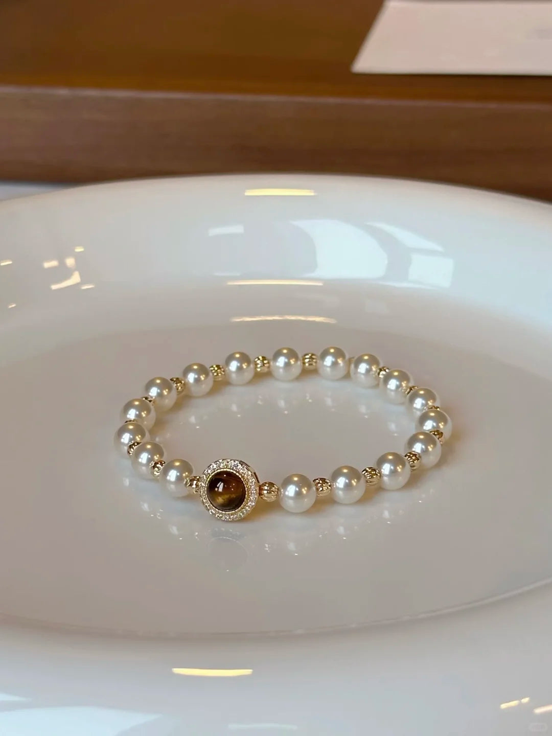 Front view of dark medallion high-lustre freshwater pearl bracelet for bridal styling