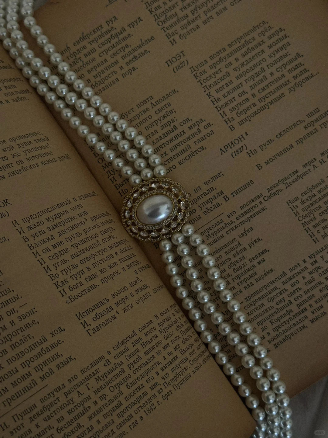 Styled view of cameo choker high-lustre freshwater pearl necklace for weddings