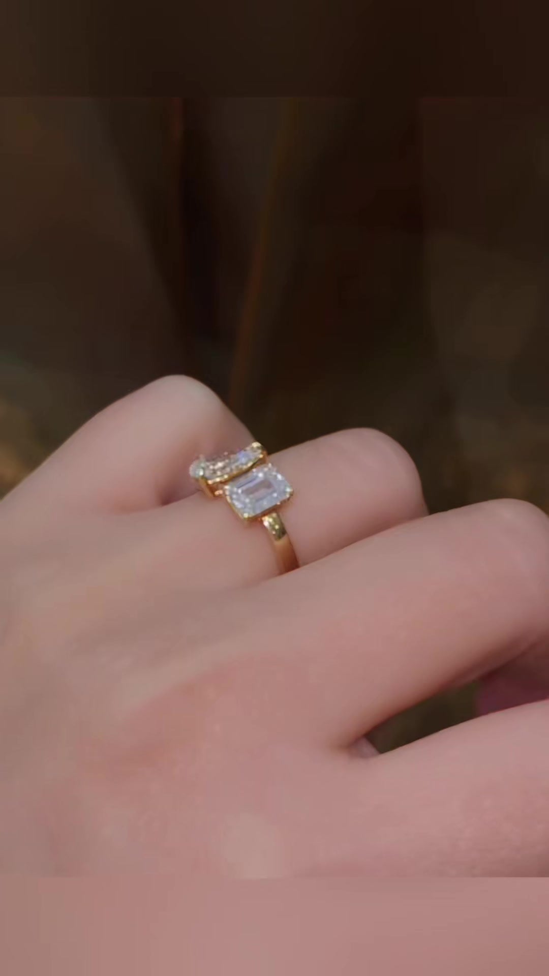 Close-up of lab-grown diamond toi et moi engagement ring for romantic proposals