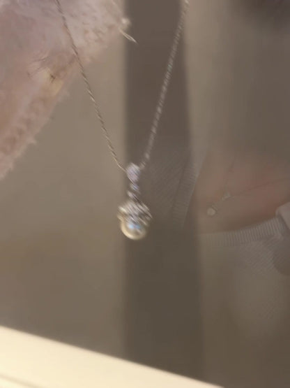 Front view of luminous pendant high-lustre freshwater pearl necklace for weddings