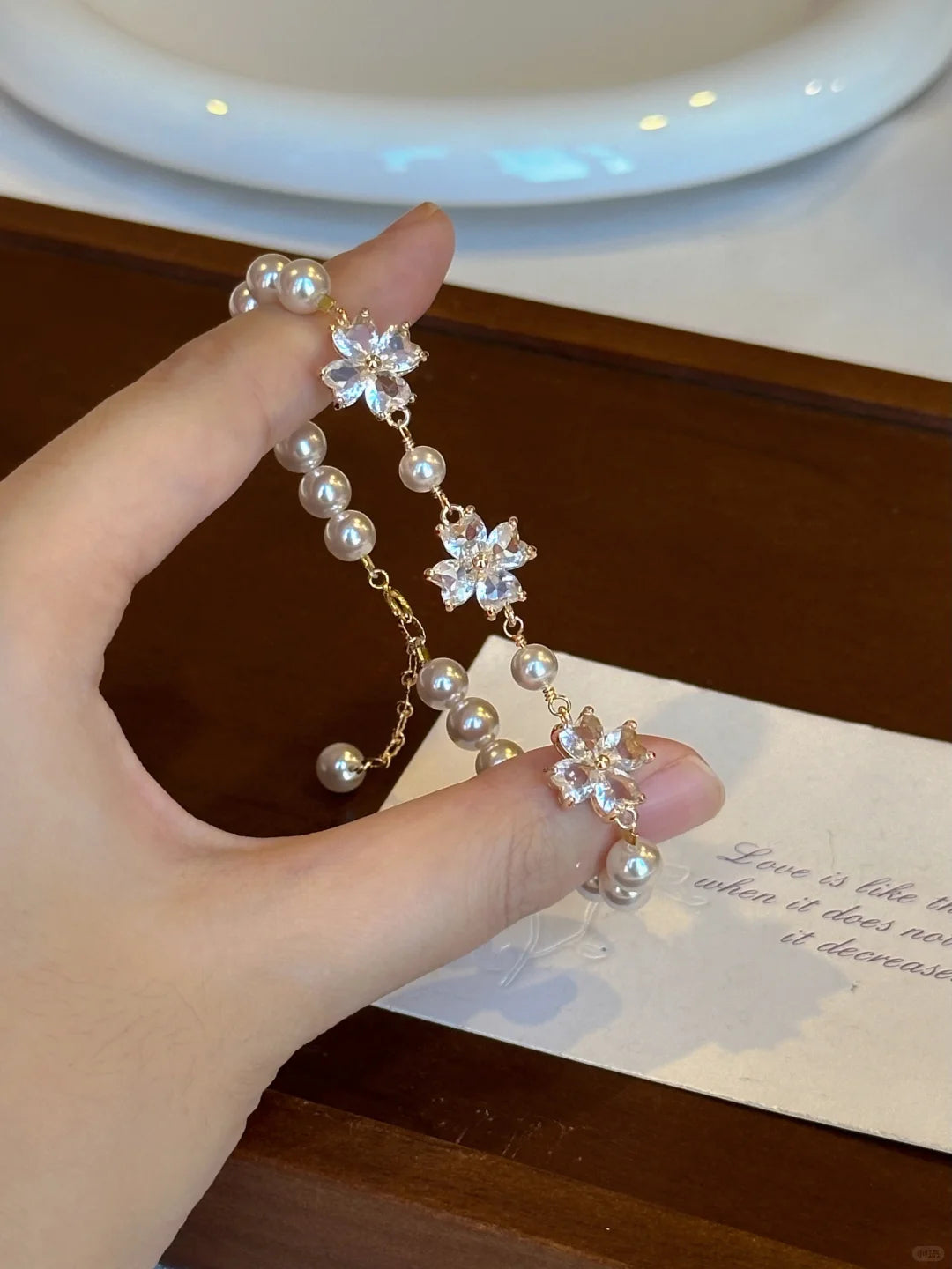Jardin Floral Motif Pearl Bracelet