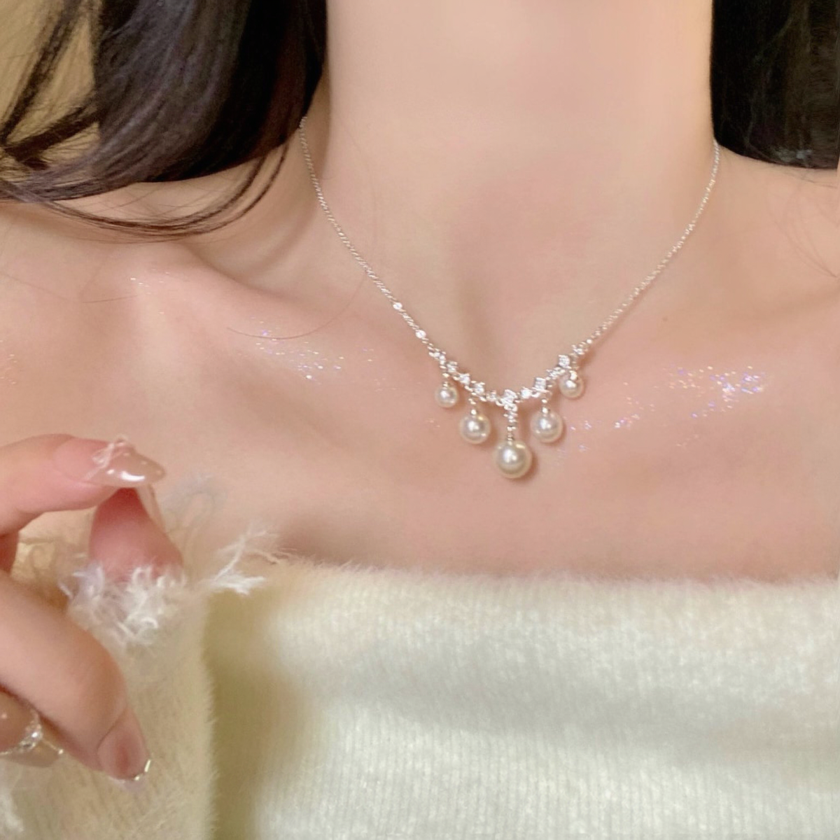 Side view of cluster pendant high-lustre freshwater pearl necklace for weddings
