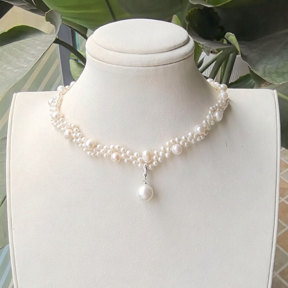 Luna Pearl Drop Choker