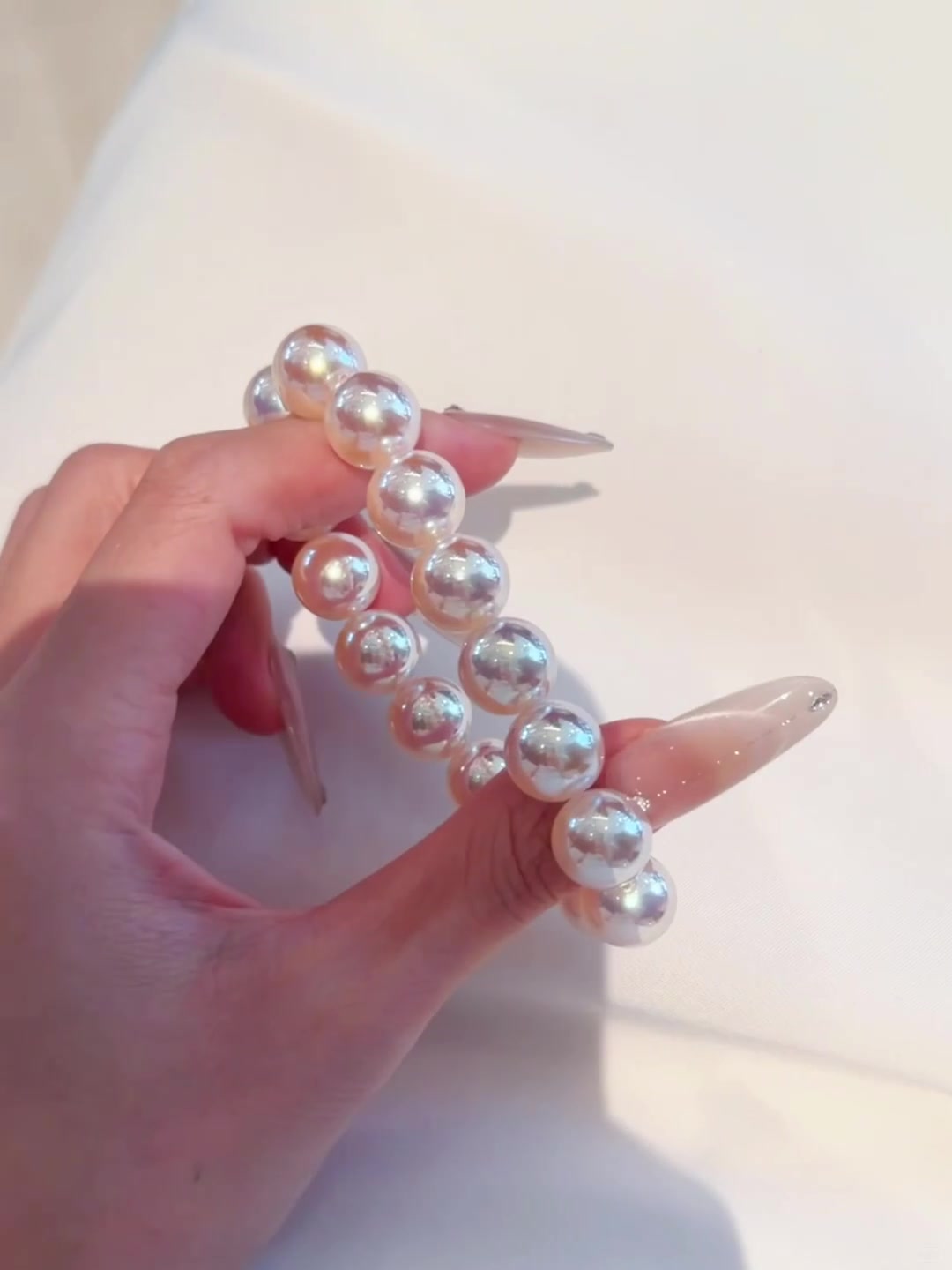 Front view of white strand high-lustre freshwater pearl bracelet for bridal styling