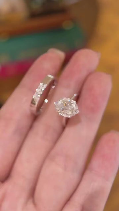 Video of lab-grown diamond oval halo bridal ring set for engagement proposals