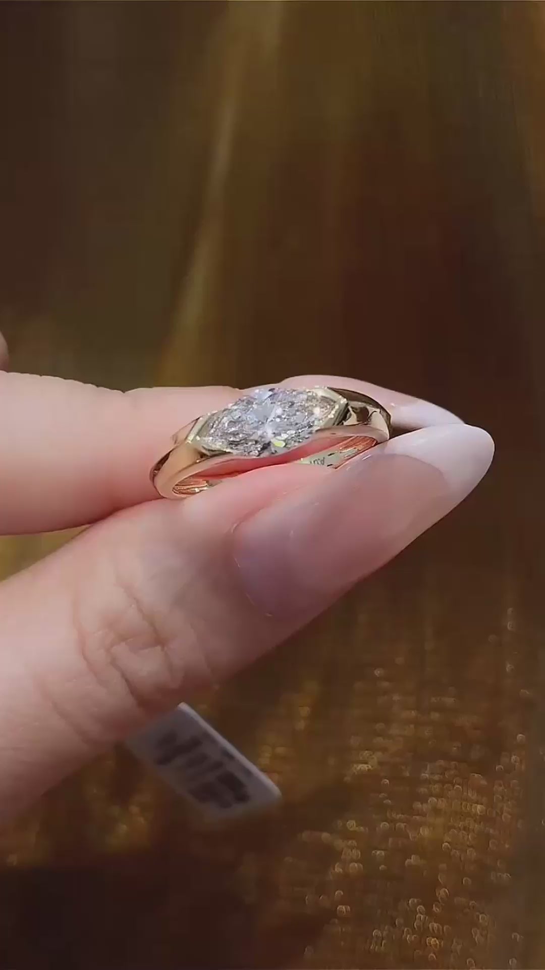 Video of lab-grown diamond east west marquise ring for minimal proposals