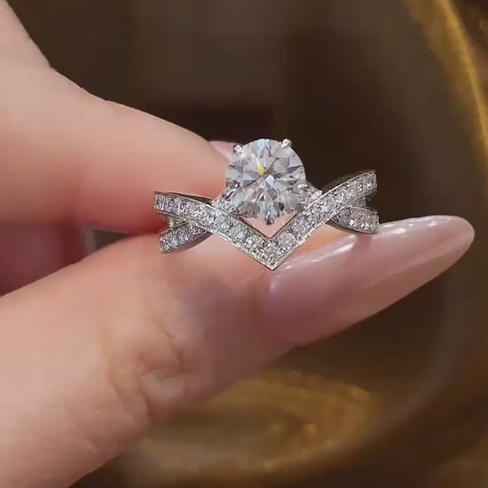 Video of lab-grown diamond heart statement ring for romantic gifts