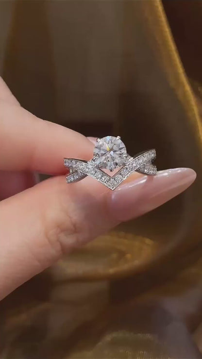Video of lab-grown diamond heart statement ring for romantic gifts