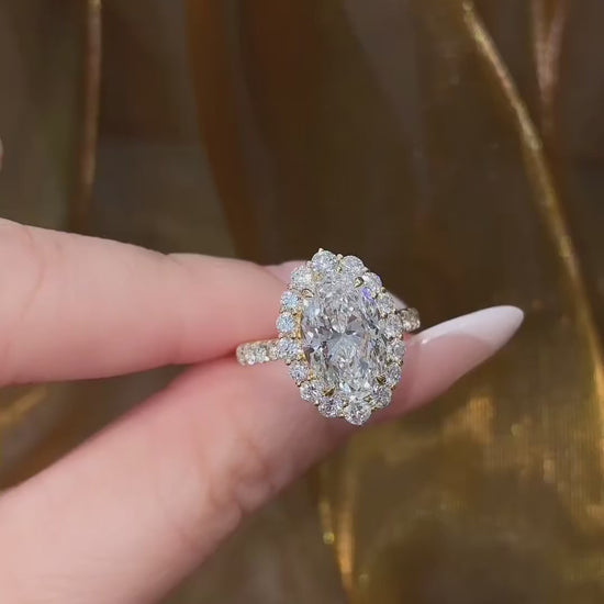 Video of lab-grown diamond sunflower halo engagement ring for garden proposals