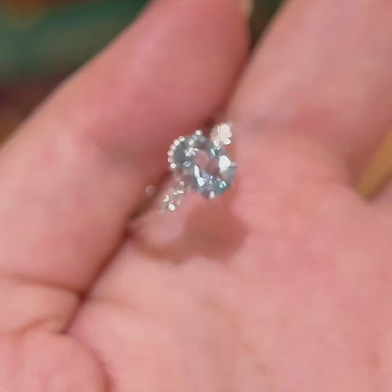 Video of lab-grown aquamarine oval engagement ring for spring proposals