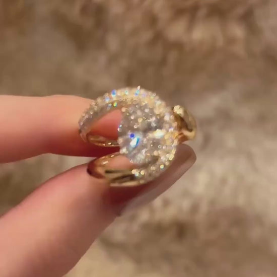 Video of lab-grown diamond double halo engagement ring for proposal moments