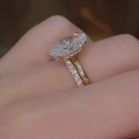 Video of lab-grown diamond oval stacking engagement ring for engagement proposals