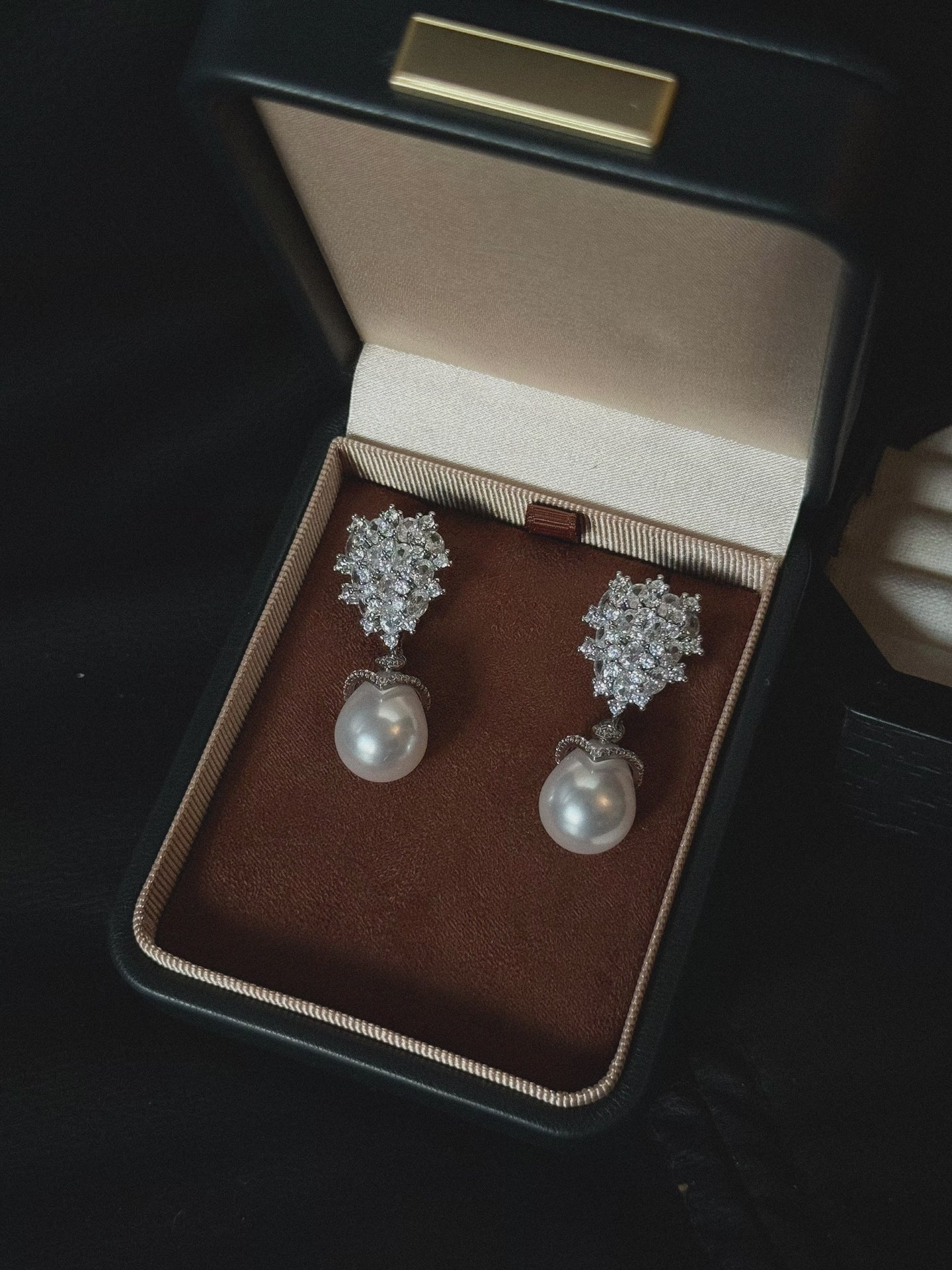 Video view of edge pendant high-lustre freshwater pearl necklace styled for weddings