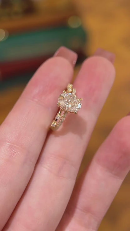 Video of lab-grown diamond bridal engagement ring set for wedding ceremonies