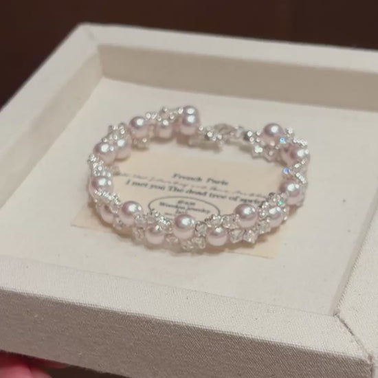 Video of natural freshwater pearl bracelet for bridal looks