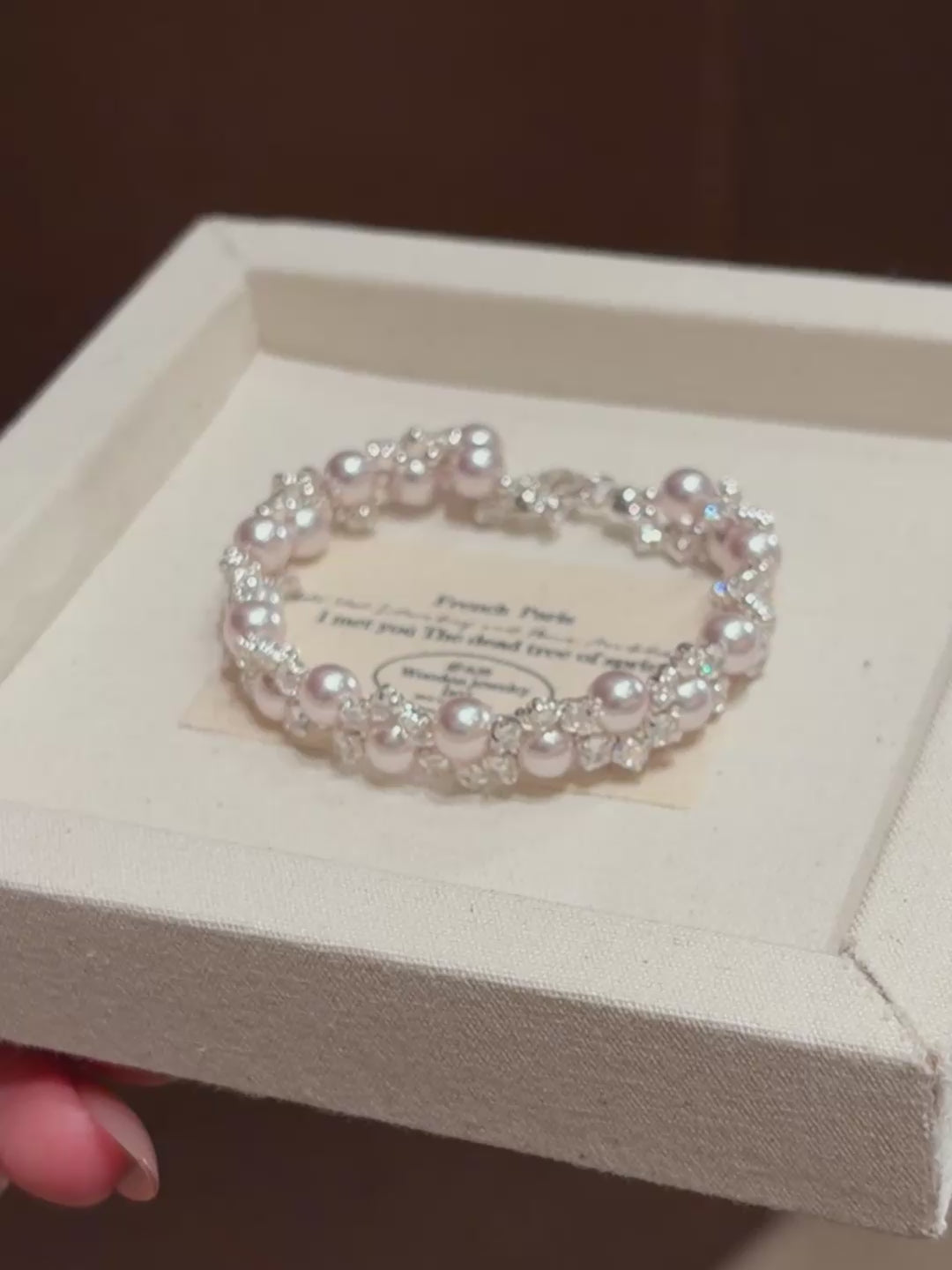 Video of natural freshwater pearl bracelet for bridal looks