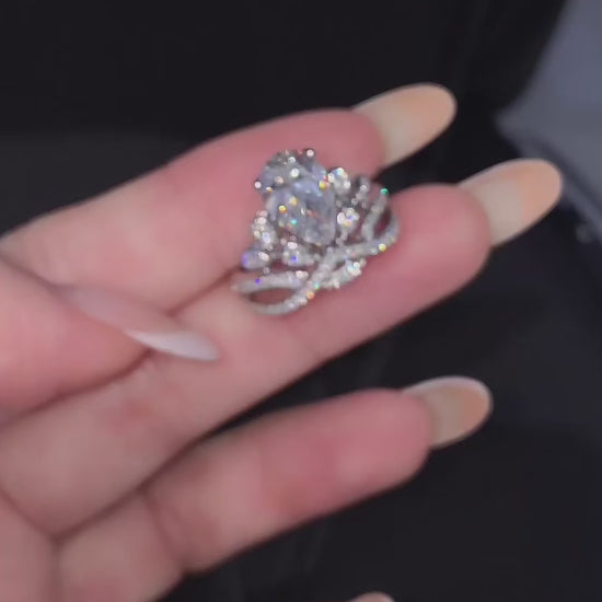 Video of lab-grown diamond pear crown engagement ring for fairytale proposals