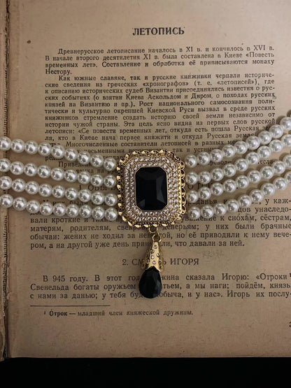 Front view of vintage cameo high-lustre freshwater pearl necklace for weddings