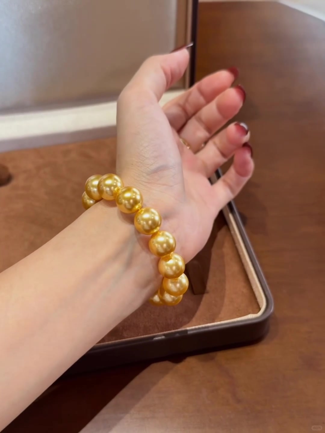 Front view of golden high-lustre freshwater pearl bracelet for bridal styling