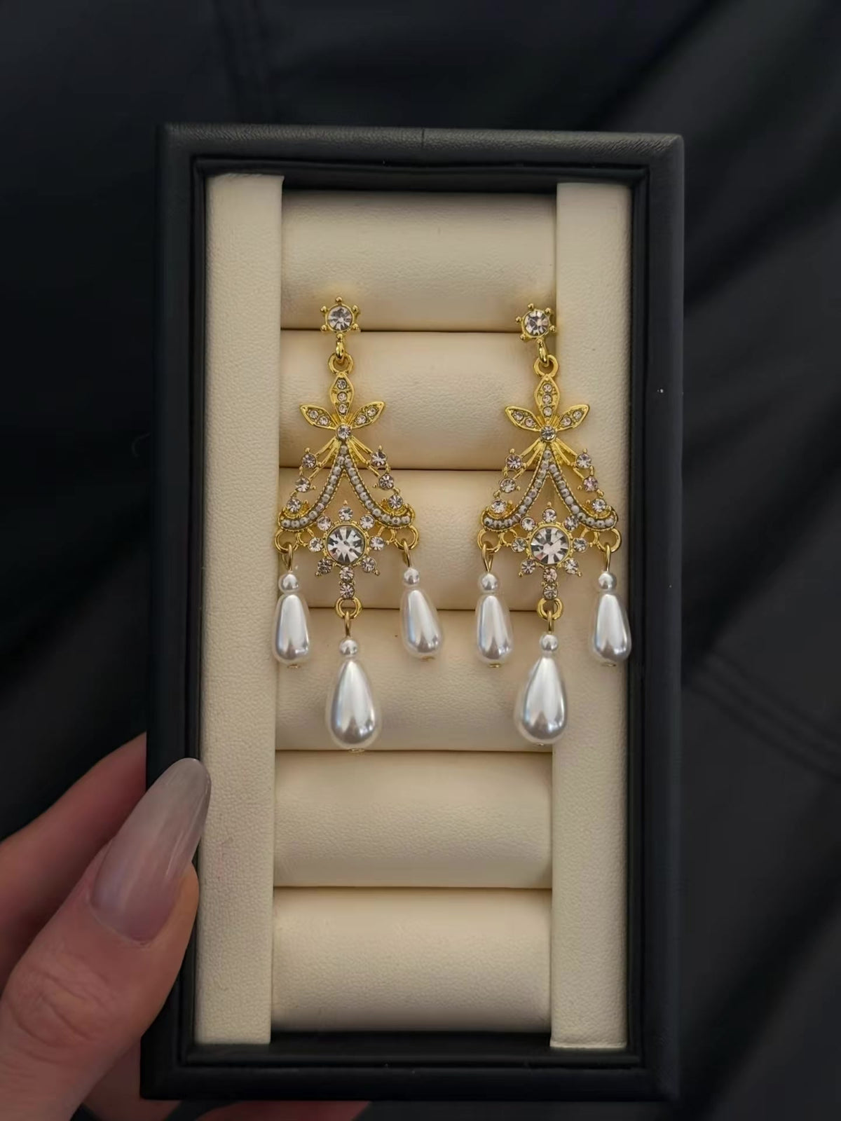 Valse Court Statement Pearl Earrings