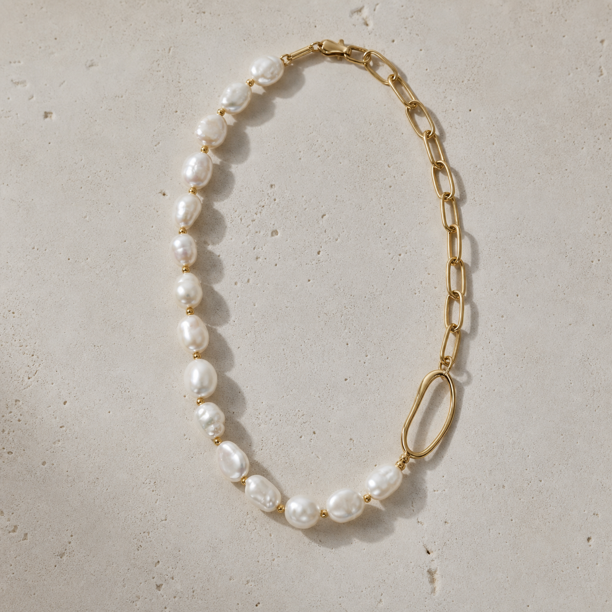 Moderne Kette aus Süßwasserzuchtperlen